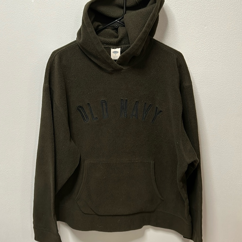 Men’s old navy sweatshirt